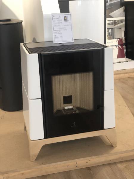 RAVELLI - ARIA - Poêle à granulés style scandinave à Biganos (33)