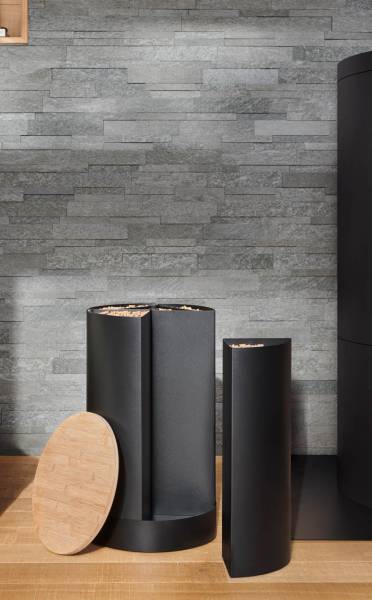 Réserve à granulés design exposée à Biscarrosse, idéale pour organiser le stockage des pellets.